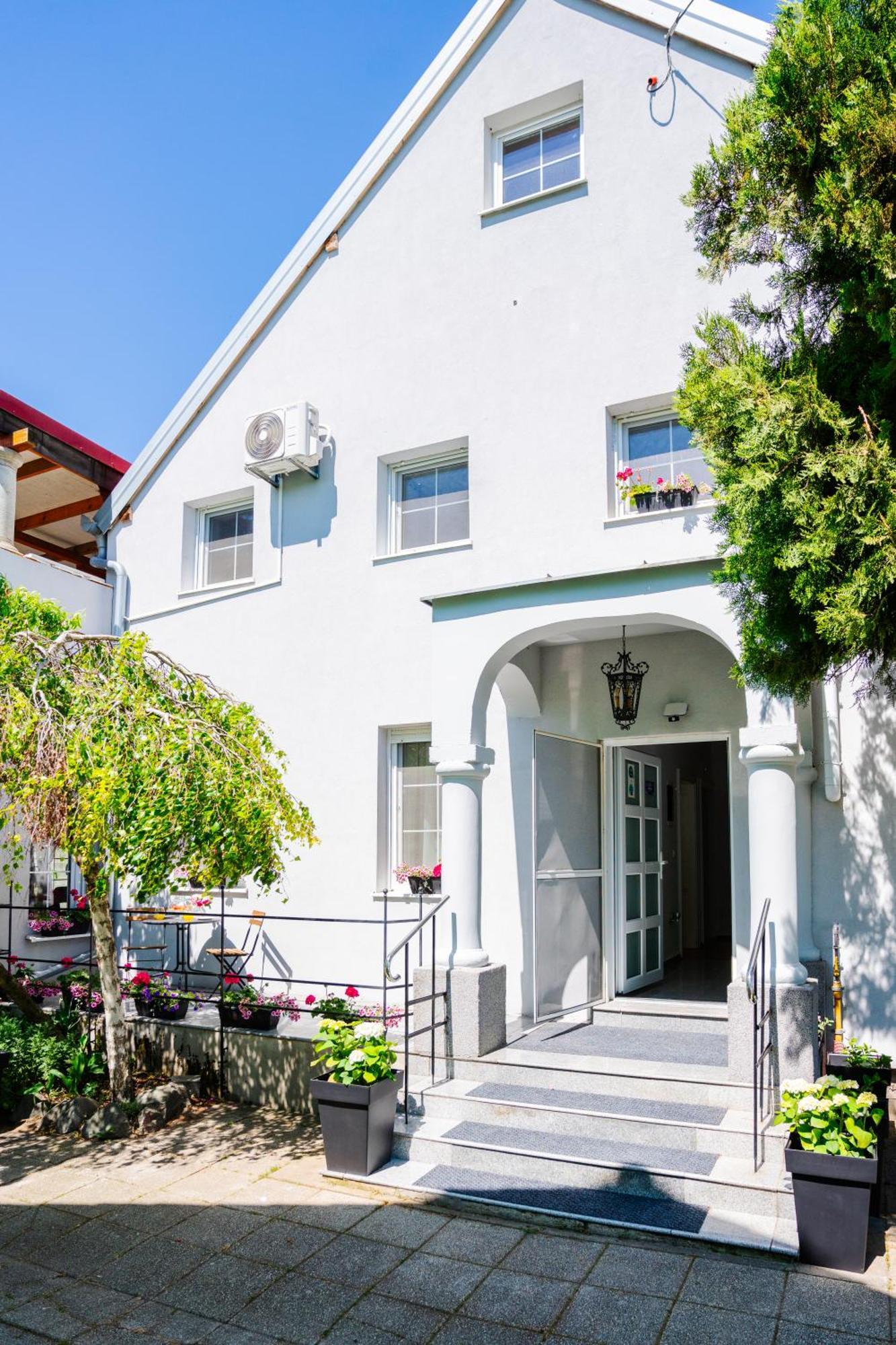 Rosa Bed & Breakfast